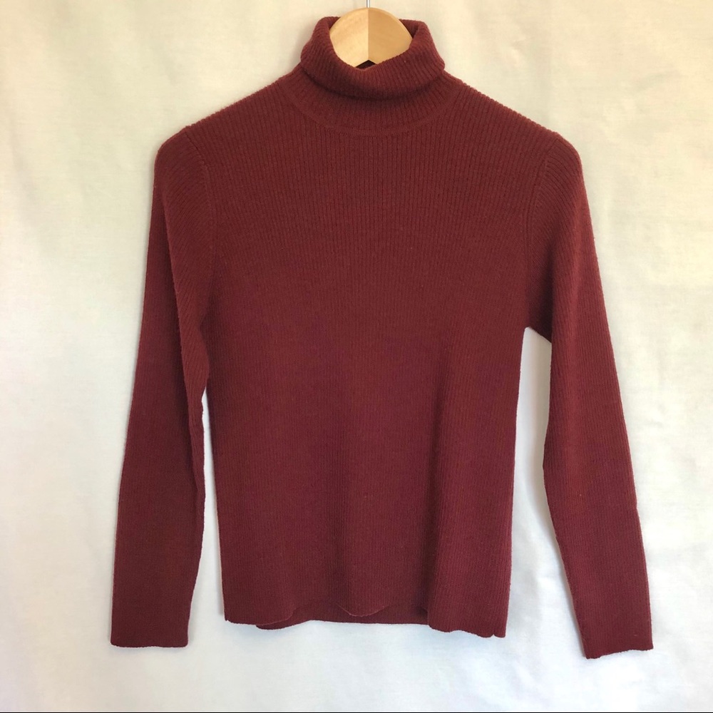 Geoffrey Beene burgundy long sleeve turtle neck M
